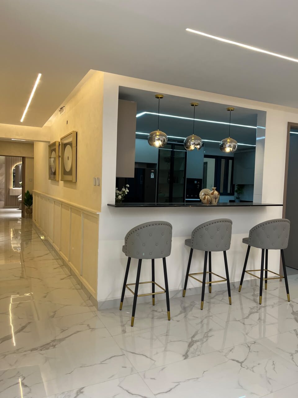 Parklands hallway and bar seating
